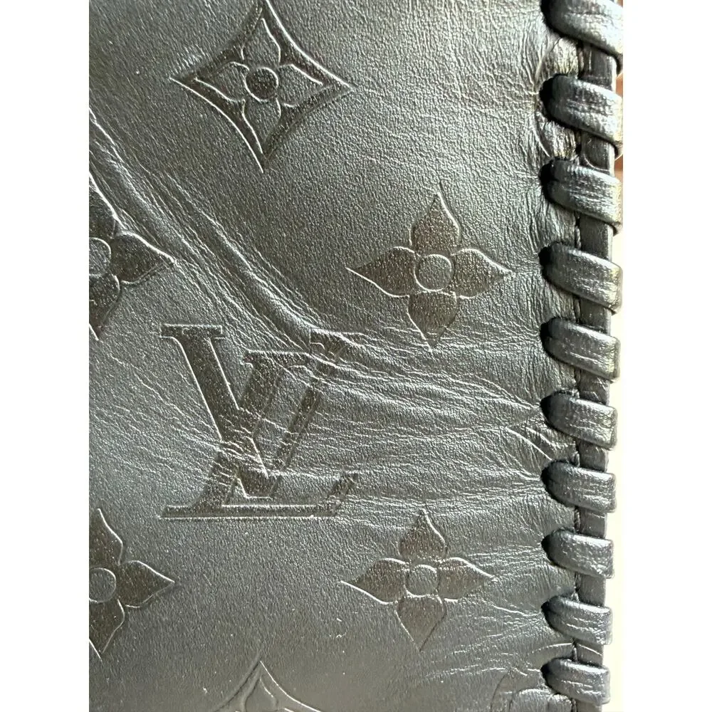 Louis Vuitton color black